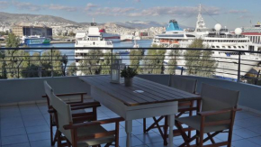 Chic style 2 bedroom apartment, great views of Piraeus cruise port
